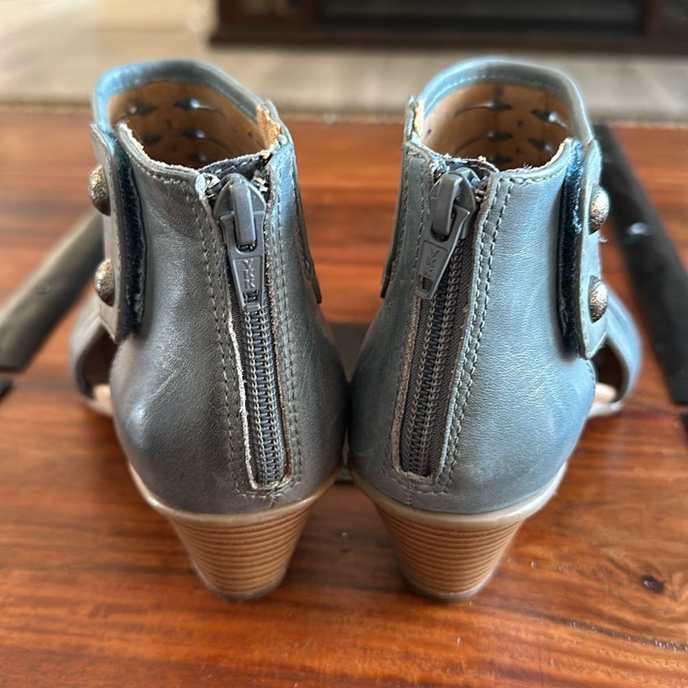 EARTH Sandals 👡 - Picture 5 of 9